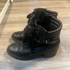 Madden Girl 
Womens 9